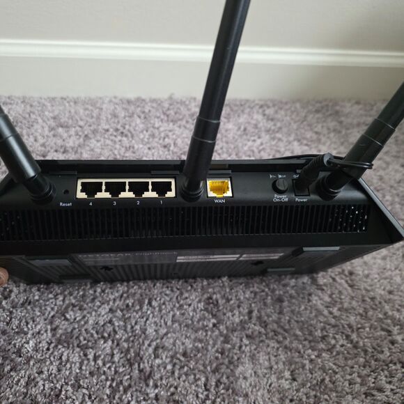 NETGEAR Nighthawk AC1750 Smart WiFi Router (Model: R6700v3) - Picture 3 of 3